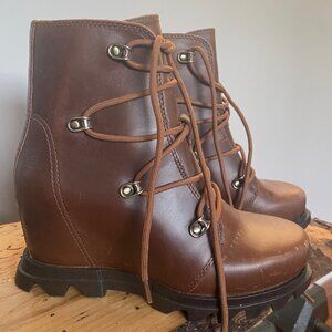 Sorel Artic Joan of Arc Wedge Lace up Boots